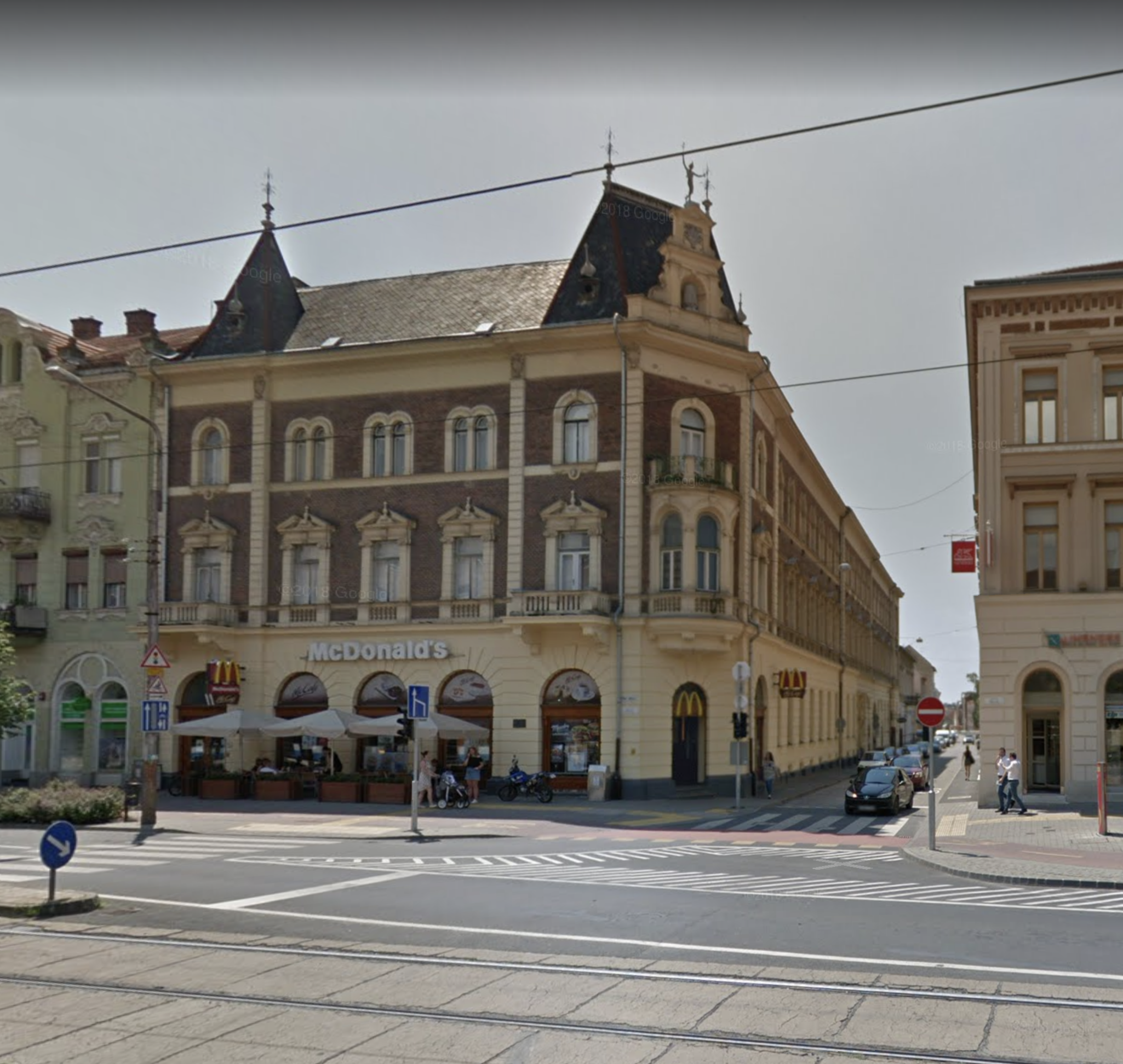 Debrecen Petőfi Tér 8 épület Története